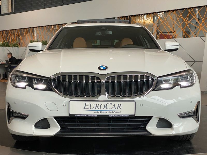 BMW 320d Touring Luxury CockpitProf. Leder Pano HiFi